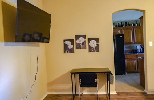 San Antonio House | Bonnie's Far West SA Home for 10 with EV Charger