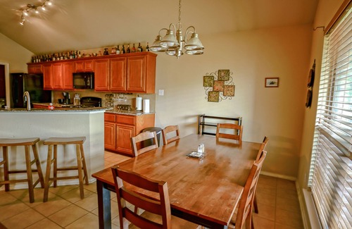 San Antonio House | Bonnie's Far West SA Home for 10 with EV Charger