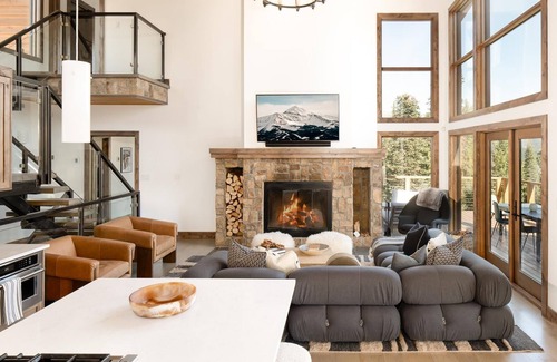 Spanish Peaks House | Book a Winter Getaway Today! Custom-Built Cabin in Spanish Peaks with Beautiful Views