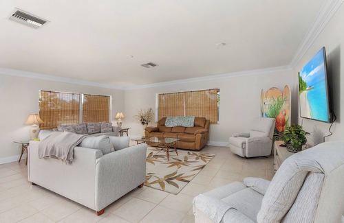 McGregor House | BOOK NOW! 5730 Winkler - Large Pool home perfect for a Fort Myers Vacation!