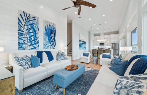 Port St. Joe House | Book Now for Fall Stays! Across from the Beach! Dogs Allowed! Private Pool! Pool Table! Cornhole!