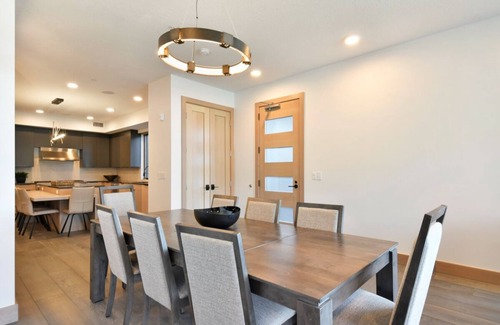 North Park City Condo | Book Today for Holidays Stays! Ski-in/Ski-out Access Condo in Slopeside Development, Near Downtown!