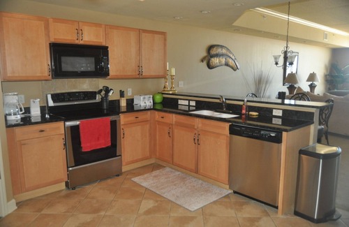 Gulfport Condo | Booking now for Fall and Holidays,. over 250 5 star reviews
