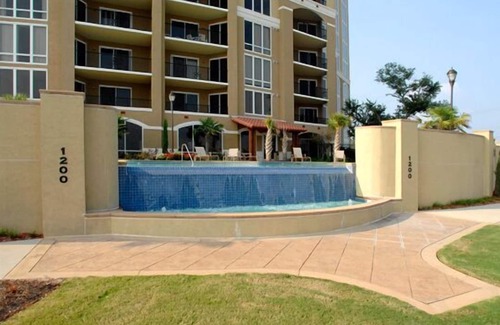 Gulfport Condo | Booking now for Fall and Holidays,. over 250 5 star reviews
