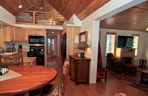 Ashland Cabin | BookStayHop - #47 & 48 Hyatt Prairie Rd. Compound -Hot Tubs and Mountain Views!