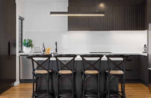 East Jindabyne House | Boorolong, located on the shores of Lake Jindabybne