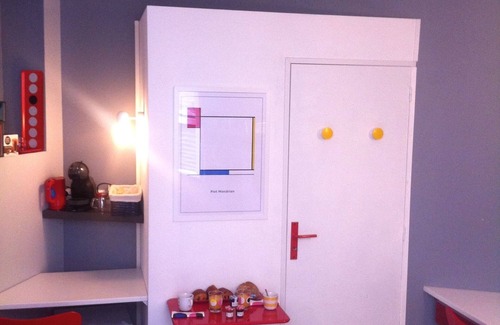 Chartrons House | Bordeaux center independent guest house -not an apartment-