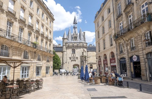 Saint-Michel Apartment | Bordeaux historic center balcony and parking 20€/d