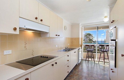 Tweed Heads Apartment | Border Terrace Unit 16 close to beaches, shopping and clubs in Coolangatta & Tweed Heads area