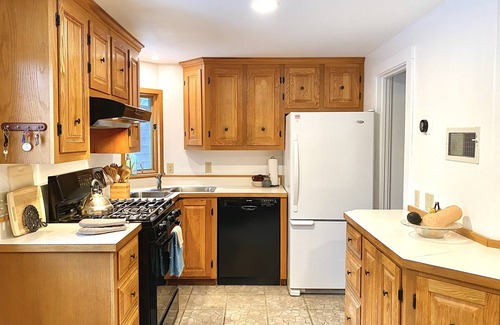 Seal Harbor Cottage | Boreal Cottage: Serene home in seaside village, steps to Acadia National Park
