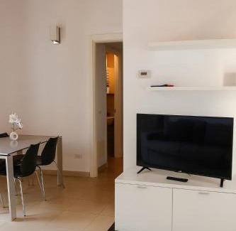 Travedona-Monate Apartment | Borgo del 1700- 5 posti letto e patio