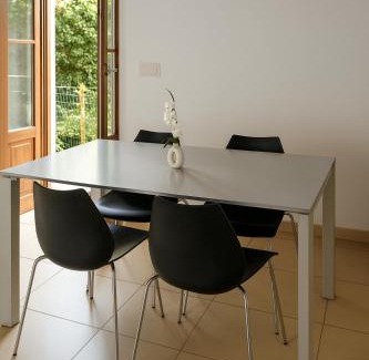 Travedona-Monate Apartment | Borgo del 1700- 5 posti letto e patio