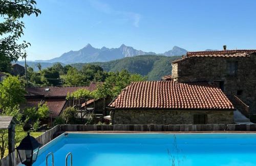 Arlia House | Borgo di Quarazzana holiday house with pool for groups Tuscany