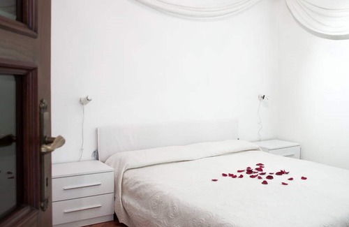 Cremia Apartment | Borgo VIII - 2 Bedrooms. apartment - Sleeps 4