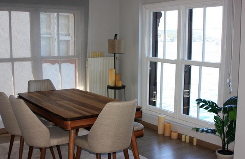 Cengelkoy Mahallesi Villa | BOSPHORUS MANSION WILL AMAZE YOU w/ PRIVATE DUCK