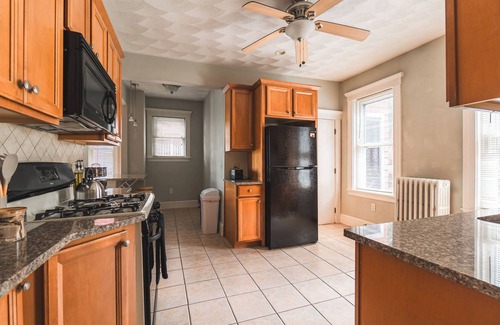 Revere Apartment | Boston 4BD-5 min walk to Train&Beach/10min-Airport-Free Parking