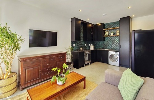 Cape Town City Centre House | Botanica - Sunny villa ideal for large groups