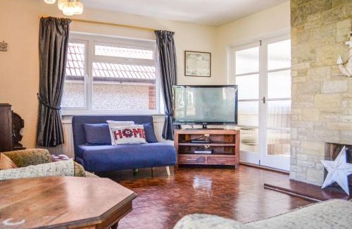 Kingsgate House | Botany Bay Bungalow