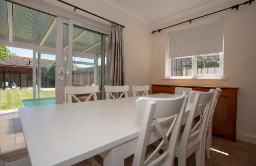 Kingsgate House | Botany Bay Holiday House - Family friendly, 50M from the beach