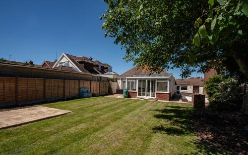 Kingsgate House | Botany Bay Holiday House - Family friendly, 50M from the beach