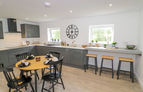 Wolverhampton Cottage | BOTTERHAM HOUSE, pet friendly, with a garden in Wombourne