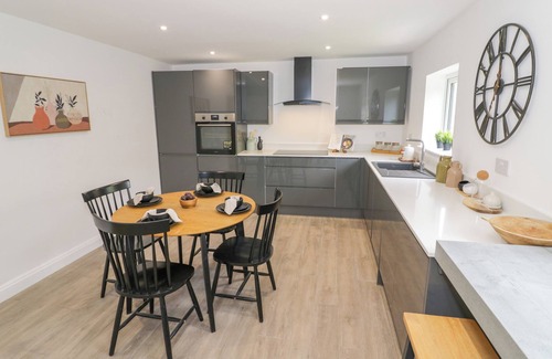 Wolverhampton Cottage | BOTTERHAM HOUSE, pet friendly, with a garden in Wombourne