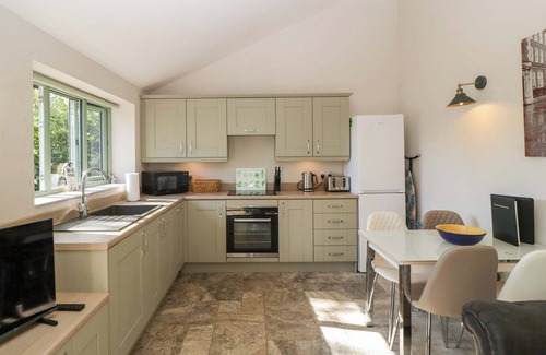 St. Brides Netherwent Cottage | BOTTOM LODGE, pet friendly, with hot tub in Penhow