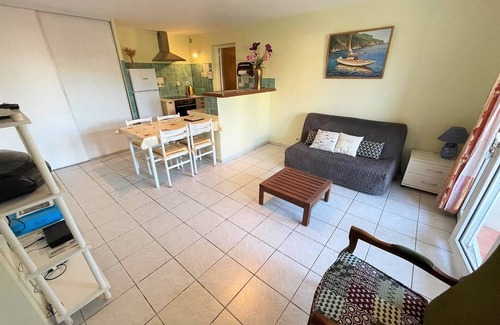 Saint-Mandrier-sur-Mer Apartment | Bottom of villa close to all amenities