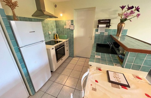 Saint-Mandrier-sur-Mer Apartment | Bottom of villa close to all amenities