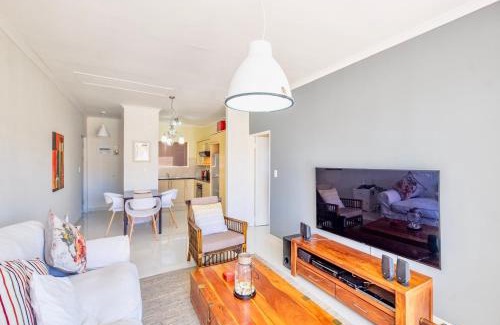 Century City Apartment | Bougain Villas