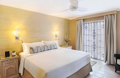 Maxwell Apartment | Bougainvillea A1 Deluxe