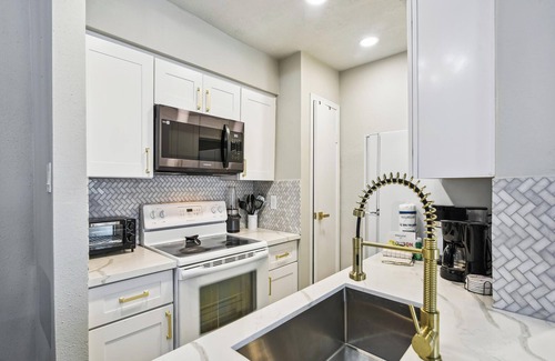 Galveston Condo | Bougie Beach Bungalow | Resort Pool