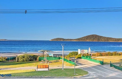 Fingal Bay House | Boulder Bay Rd 2/2 - Fingal Bay