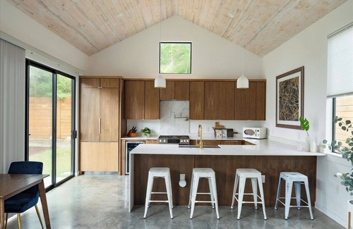 Bouldin House | Bouldin Villa + Cold Plunge Pool-La Casa Barton!