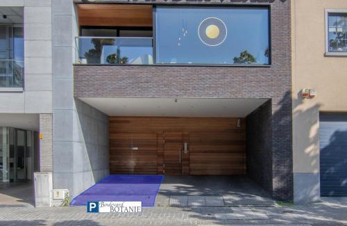 Hasselt Apartment | Boulevard Botanie city apartment with parking