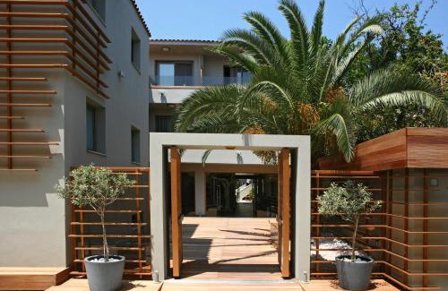 Skiathos Town Hotel | Bourtzi Hotel