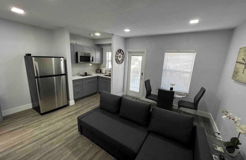 Hollywood Lakes Condo | Boutique Beach Condo on the Hollywood Intercoastal Waterway. Dock your boat