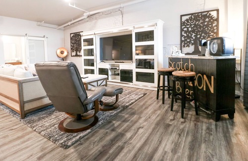 Seneca Apartment | Boutique hotel in historic downtown Seneca. Room #2 Owners Suite. Q/K combo.