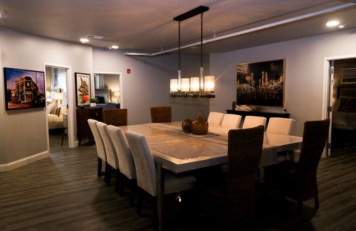 Seneca Apartment | Boutique hotel in historic downtown Seneca. Room #2 Owners Suite. Q/K combo.