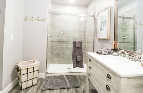 Seneca Apartment | Boutique hotel in historic downtown Seneca Room #3, two Queen beds.