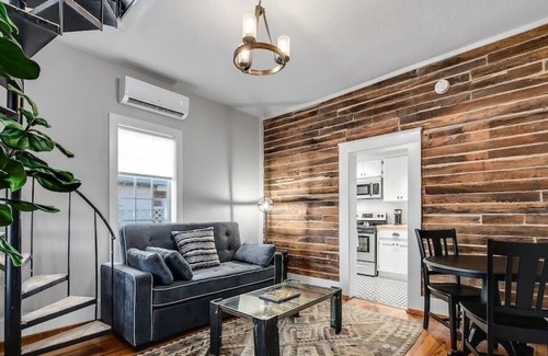 Marble Falls House | Boutique Hotel in Downtown Marble Falls-"The Travis"-2 level suite