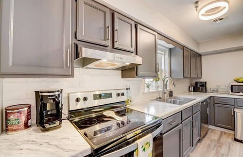 Regent Condo | Boutique Madison Condo off University Ave with Two Private Garage Spaces!