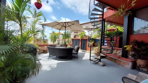 Cerro Apartment | Boutique Studio with Terrace, Heated Pool & Fast Wi-Fi, Walk to Malecón