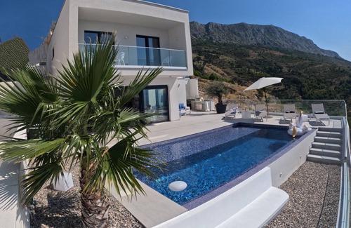 Dugi Rat Villa | Boutique Villa Fay Croatia Heated Pool, Jacuzzi, Seaview Near Split and Omis NEW