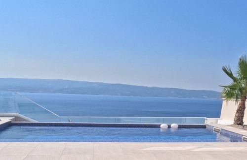 Dugi Rat Villa | Boutique Villa Fay Croatia Heated Pool, Jacuzzi, Seaview Near Split and Omis NEW