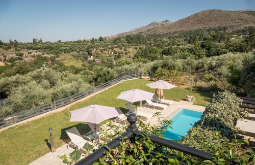 Maza Villa | Boutique Villa Petra Amanda