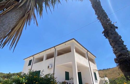 Montallegro Apartment | 'Bovo Marina' Room with Sea View, Shared Terrace and Air Conditioning