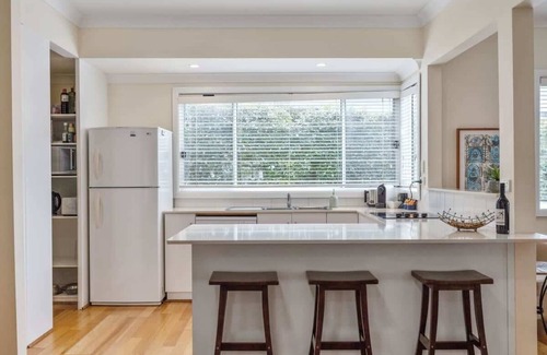 Hyams Beach House | Bowen View - pet-friendly