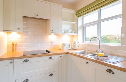 Westbrook Court Cottage | BOWER VIEW, pet friendly, character holiday cottage in Madley