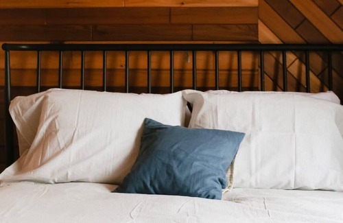 Lester Beach Cabin | Bowerbird Stays Cozy Log Cabin